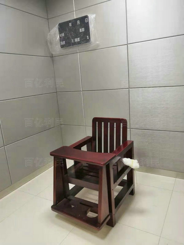 木質審訊椅